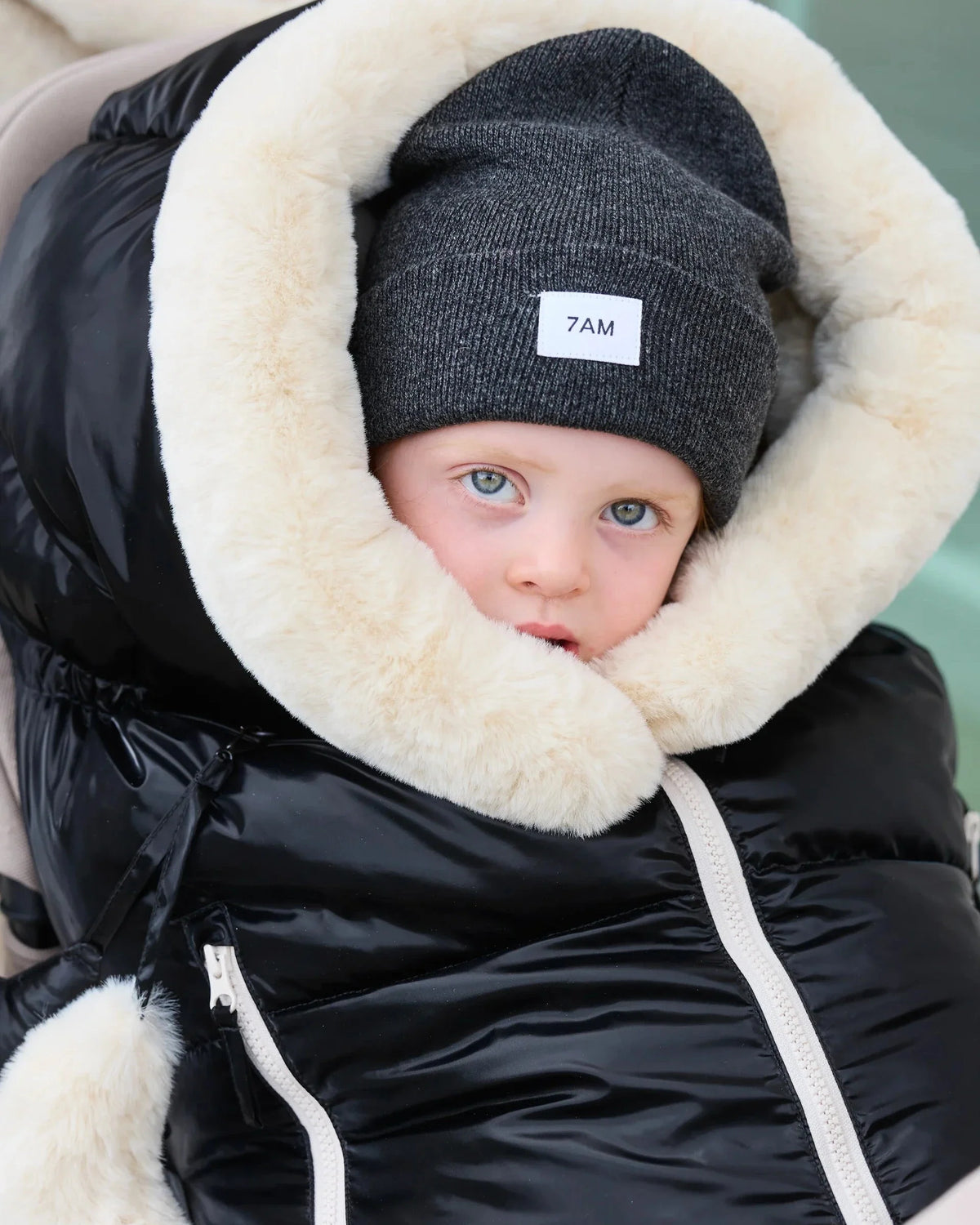Black Liquid Shine Arctic Faux Fur//